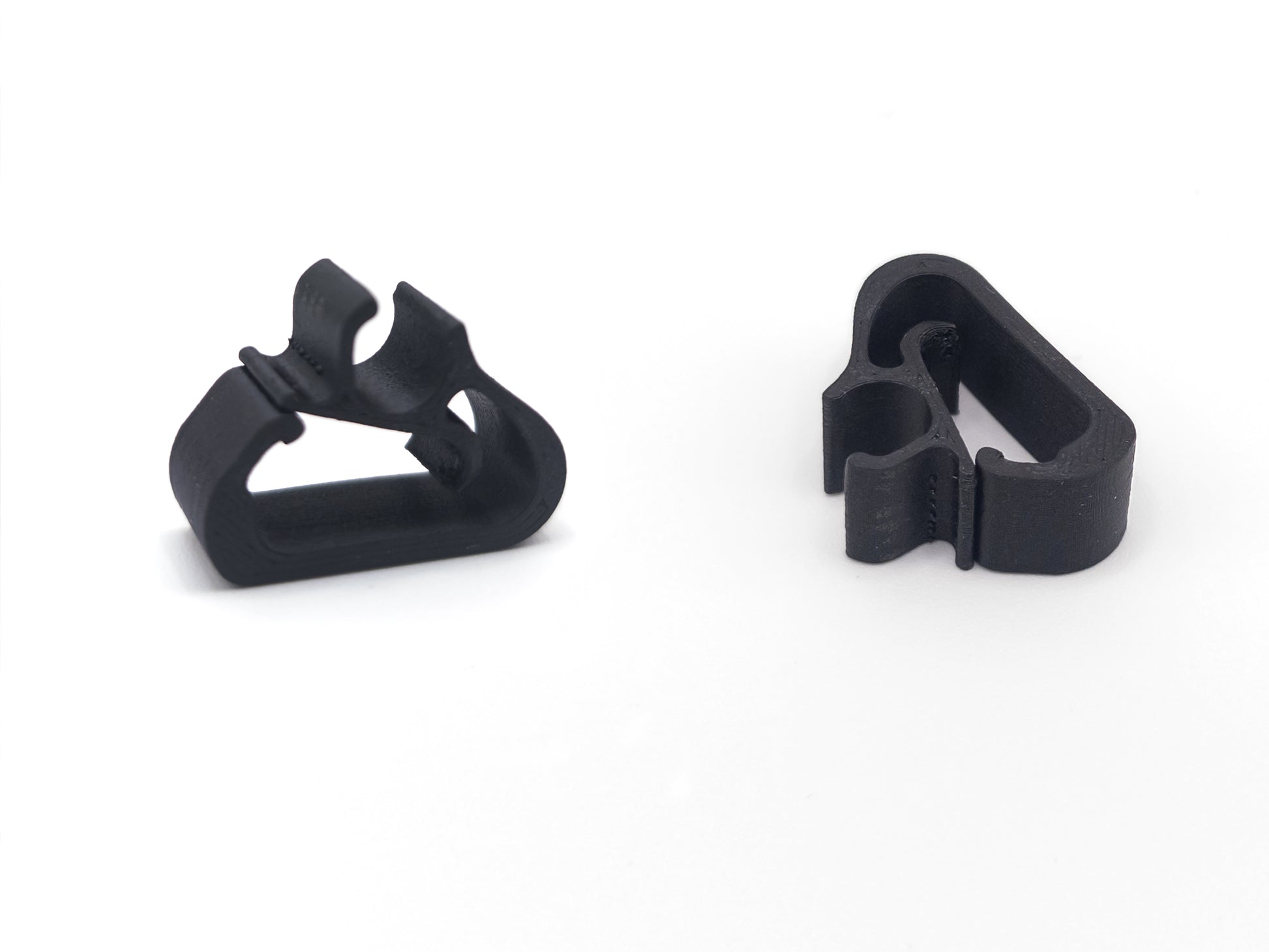 6 Clip Fissaggio Tubo Lavavetri per Braccio Tergicristallo | Compatibili Peugeot 3008/5008 e Citroën | Plastica ASA con Fibra di Carbonio | Resistenti agli Agenti Atmosferici - LavaLayer